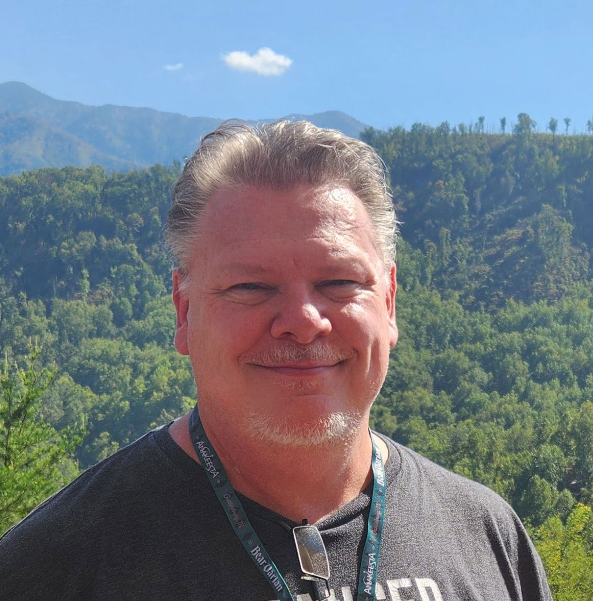 Jase Hartly at Anakeesta in Tennesee with mountains in the background.